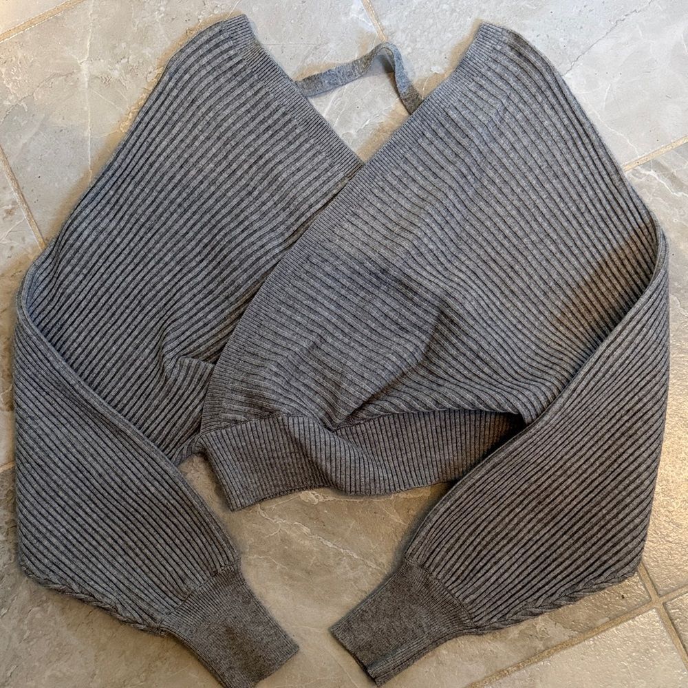 Forever 21 Crop Deep V Neck Long Sleeve Pullover Cross Wrap Sweater. Medium Gray - Picture 2 of 6